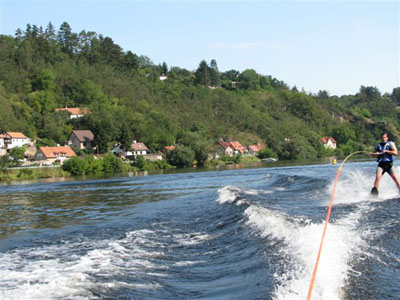 Vodní lyžování a wakeboarding - dráha Davle u Prahy